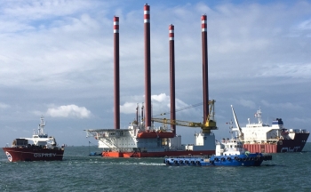 Assisting the lifeboat and towing the drill by HAIVANSHIP' tugboat fleet