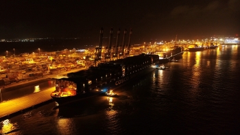 Assisting M.V COSCO SHIPPING AQUARIUS berthing at CMIT terminal