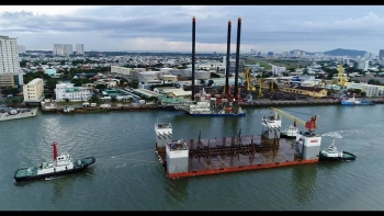Haivanship Tug assist to towing dock in narrow fairway