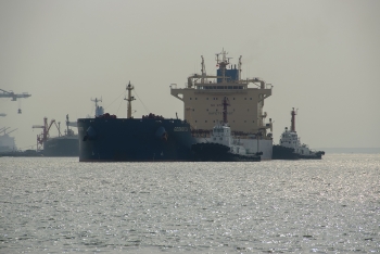 Assisting M/V GEORGITSI berthing.