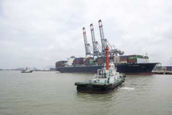 Assisting M/V E.R Tianping (101,491 DWT) unberthing at CMIT port (Ba Ria - Vietnam)