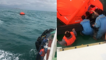 All crew members were rescued after MING YUE 69 ship is tilted in danger of sinking
