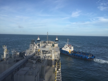 Refload operation M.V EMINENCE a grounded in Vungtau