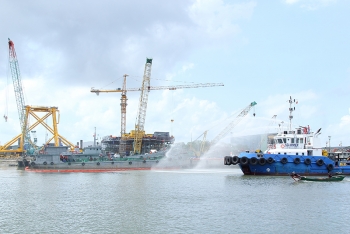 Tugboat Sea Winner is in training oil spill response at Dong Xuyen Port - Vung Tau.