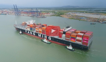 Assisting M/V Yang Ming berthing at SSIT port