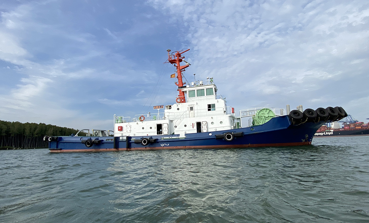 Harbor tugboat and Towing service Awaji Maru