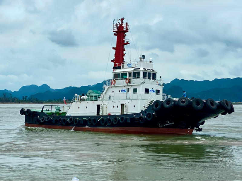 STAR 3 ASD harbor tug operated by HVS Marine providing ship towage services in Vietnam