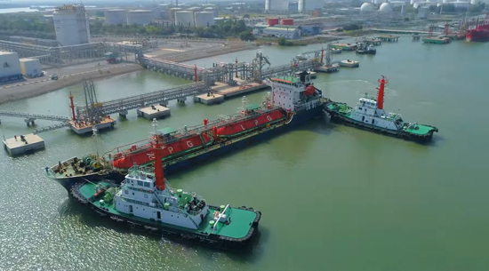 harbor tug in vietnam