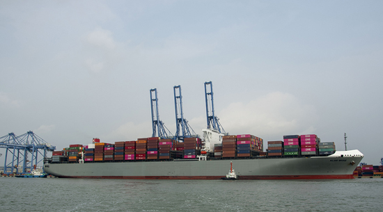 harbor tug in vietnam