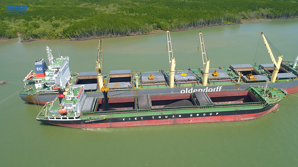 Discharging Coal in vietnam Discharging coal in vietnam