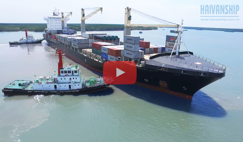 towing in vungtau harbor tugboat in vietnam