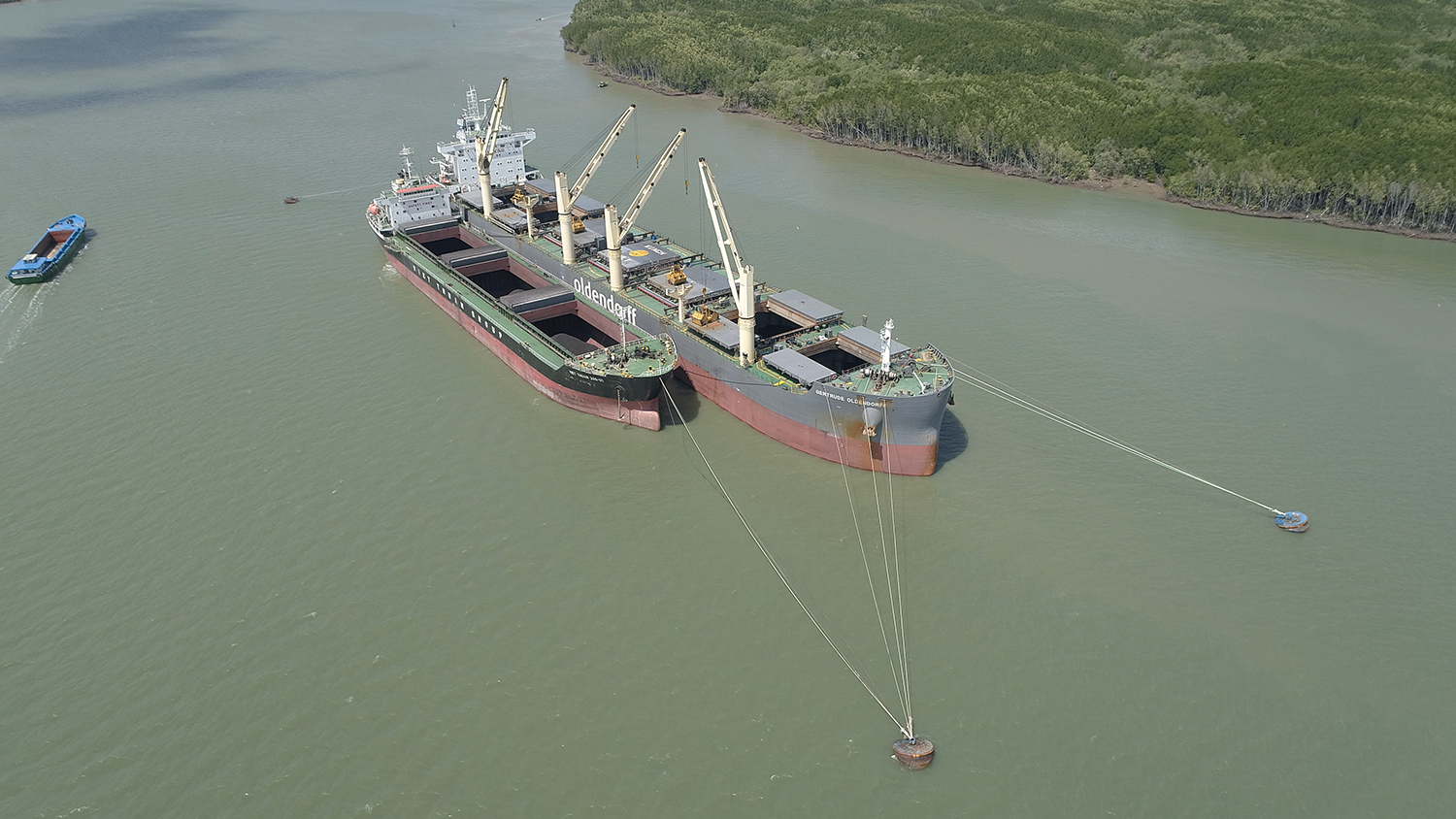Discharging coal in vietnam