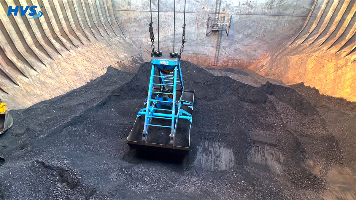 Stevedore working on vessel GERTRUDE OLDENDORFF for discharging coal Discharging Coal in vietnam