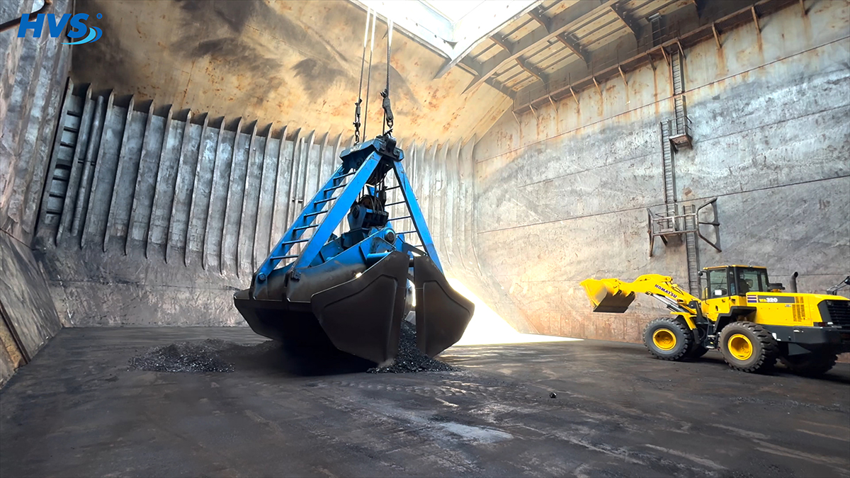 Stevedore working on vessel GERTRUDE OLDENDORFF for discharging coal Discharging Coal in vietnam